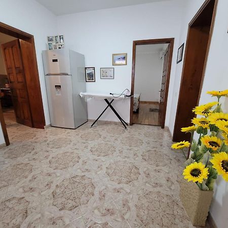 Private Room On A Shared Apartament Near Durres Beach Bagian luar foto