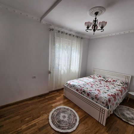 Private Room On A Shared Apartament Near Durres Beach Bagian luar foto