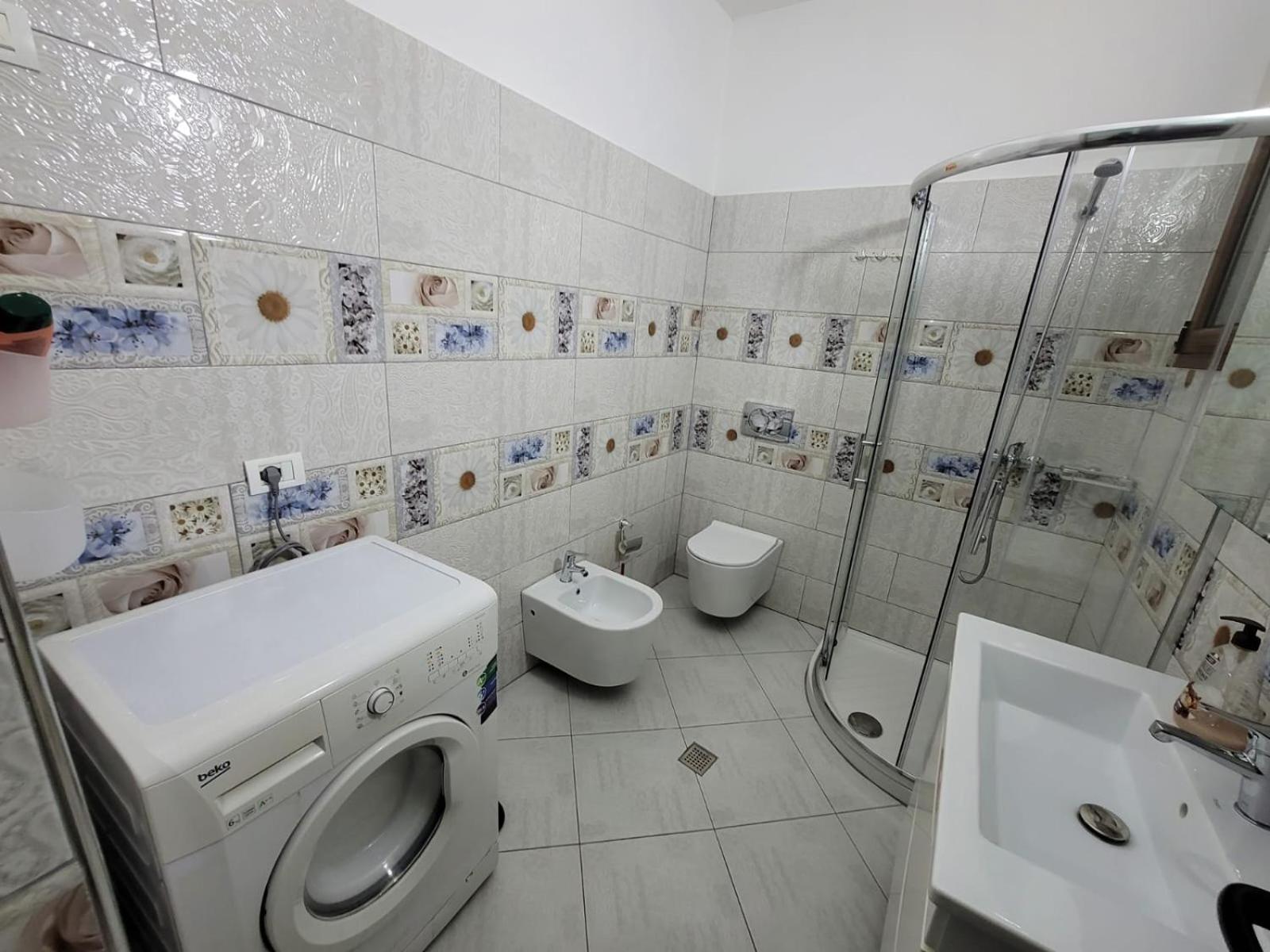 Private Room On A Shared Apartament Near Durres Beach Bagian luar foto