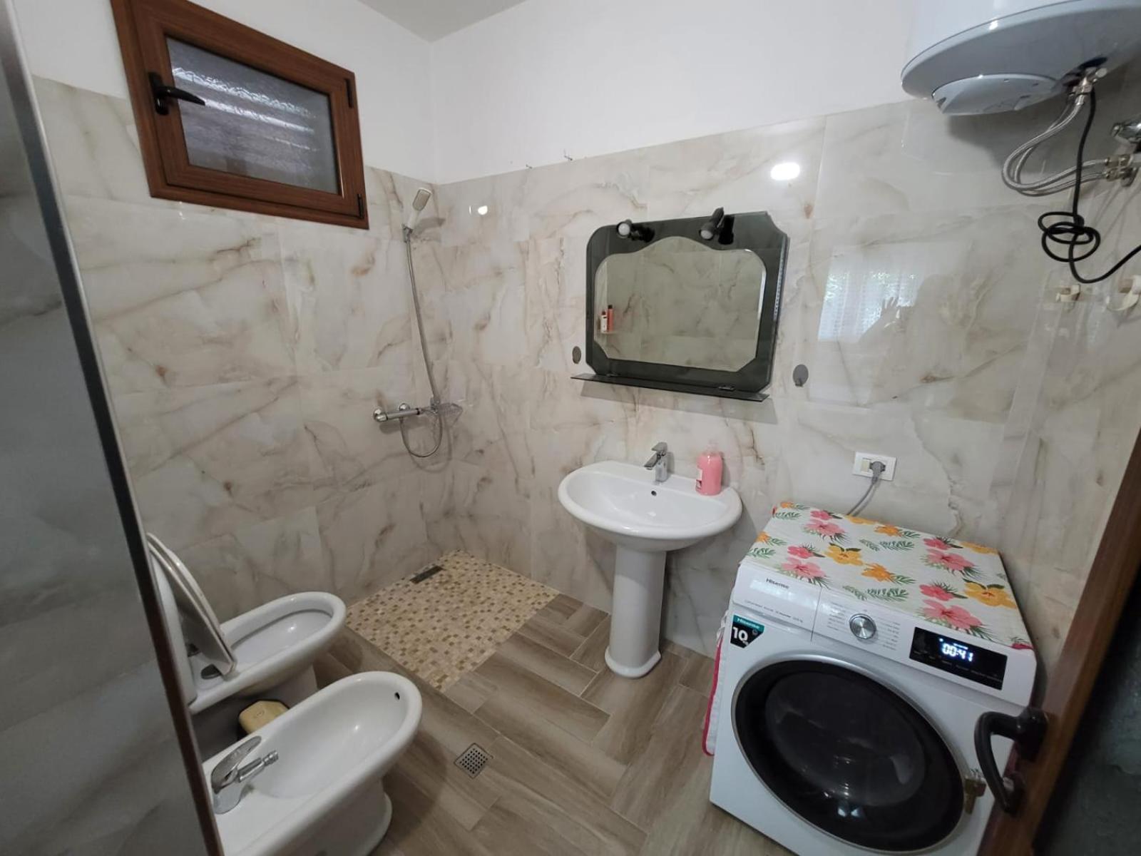 Private Room On A Shared Apartament Near Durres Beach Bagian luar foto