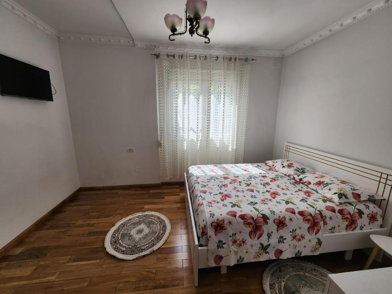 Private Room On A Shared Apartament Near Durres Beach Bagian luar foto