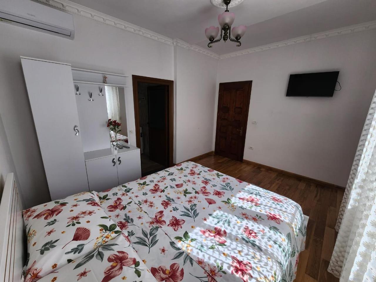 Private Room On A Shared Apartament Near Durres Beach Bagian luar foto